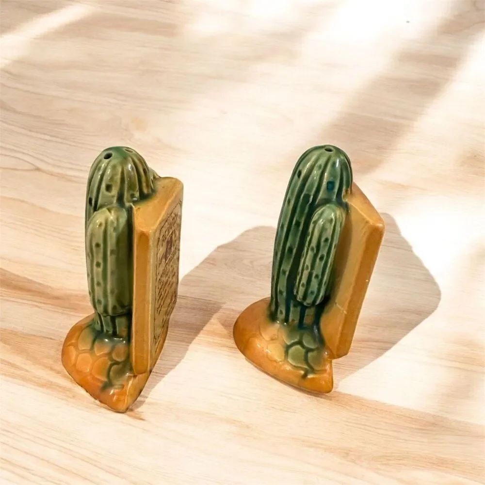 Vintage Novelty Salt Pepper Shaker Set Cowboy Western Cactus - Picture 2 of 4